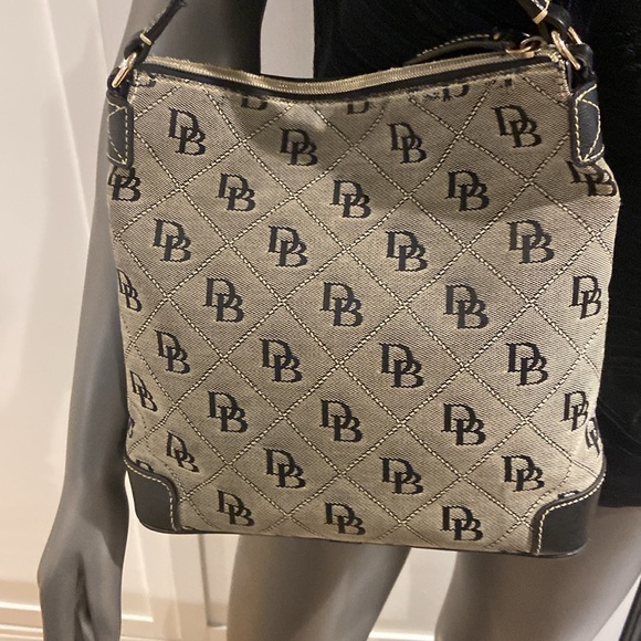 Dooney and Bourke crossbody bag - Picture 4 of 6
